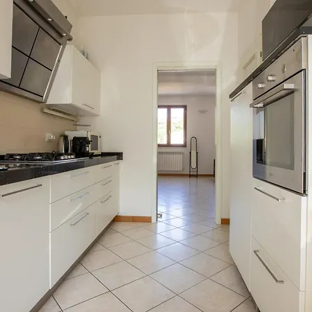 Stazione E Ospedale - Moderna Apartman *