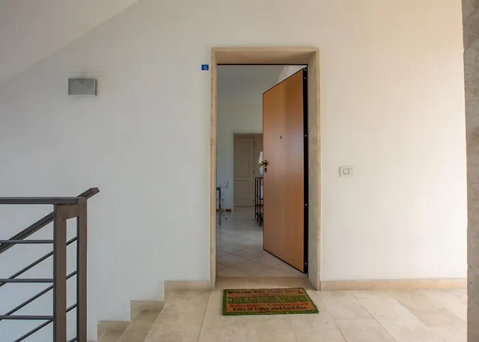 Stazione E Ospedale - Moderna Apartman *